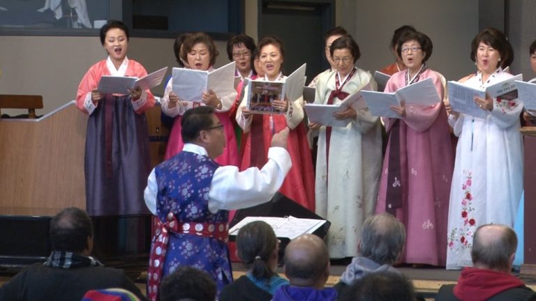 어머니 합창단, 노숙자 쉼터에 노래와 온정을