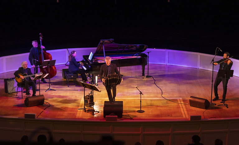 뉴스매거진 1201 사진 4 - 피아졸라 오중주단