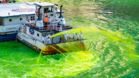 St.-Patricks-Day-Chicago-River-Dyeing-3